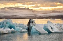Glacier Lagoon & Fjaðrárgjúfur Canyon Group Tour from Reykjavik