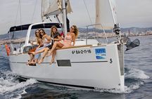 1h Refreshing Sailing Tour in Barcelona with Open Bar & Snacks 