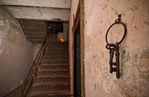 Charleston Haunted Jail Night-Time Walking Tour with Admission to Old City Jail