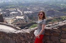 Half day Hyderabad tour to Golkonda fort & Qutub Shahi tombs in private car