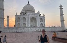 1Night & 2Days Agra & Jaipur Transportation with local guiding experience