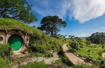 Rotorua to Auckland via Hobbiton Movie Set and Waitomo Caves OneWay Private Tour