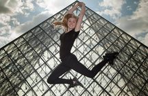 Professional Photo Shoot Walking Tour in Central Paris