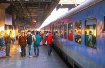 Delhi to Agra and Taj Mahal Day Trip by Express Train with Lunch