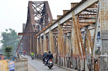 Small-group motorbike sightseeing and food tour in Hanoi