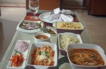 Private Vegetarian Indian Cooking Class in Mumbai