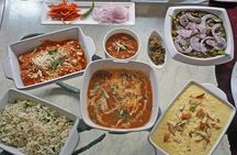 Private Market Tour and Vegetarian Cooking Class in Mumbai