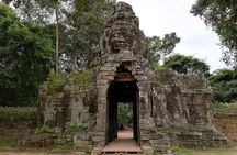 Angkor Wat Private Driver Tours to Angkor Wat Sunrise, Angkor Thom & Ta Prohm 
