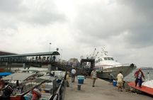 Private Tour: Crab Island Sightseeing Boat Ride and Seafood Lunch