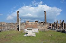 Pompeii Skip-the-Line Entrance & Guided Tour with an Archeologist
