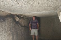 All-inclusive Day Tour to Ming Emperor's Tomb Sacred Path and Guyaju Dwelling