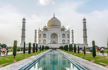  From Delhi: Sunrise visit to Taj Mahal along with Fatehpur Sikri