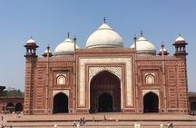 From Delhi: Taj Mahal, Fort & Fatehpur Sikri Day Trip by Train