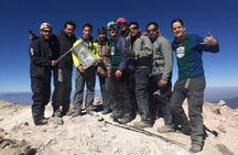 Mountaineering Iztaccihuatl (5220m)