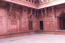 Mumbai to Agra Taj Mahal Day Trip with Return Flights and Lunch