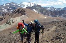 Incredible experience in the Andes from Santiago, reaches the summit of 4.954m!