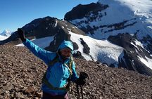 Incredible experience in the Andes from Santiago, reaches the summit of 4.954m!