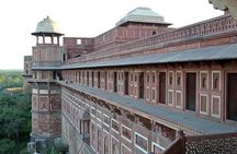 Day tour of agra by Superfast train including entrances ,lunch and guide