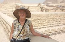 Full-Day Guided Private Tour to Pyramids of Giza Dahshur Sakkara and Memphis
