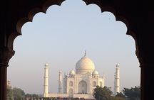 Mumbai to Agra Taj Mahal Day Trip with Return Flights and Lunch