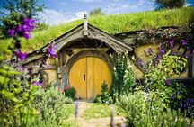 Auckland to Hobbiton Movie Set and Rotorua's Geothermal Valley