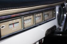 Yerevan city tour with drinks in a classic car with photography