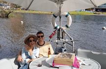 Adelaide 2-hour BBQ Boat Hire for 2 People