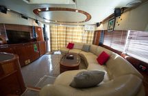 Luxury Yacht Tour Around Palm Island 