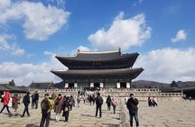 Seoul: Gyeongbok Palace, Bukchon Village, and Gwangjang Tour