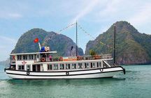 Hanoi : Ha Long Bay Deluxe Cruise with Local Lunch & Kayaking