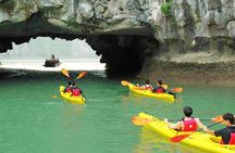 Hanoi : Ha Long Bay Deluxe Cruise with Local Lunch & Kayaking