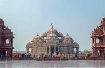 Small-Group Guided Tour to Akshardham Temple in New Delhi