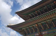 Seoul: Gyeongbok Palace, Bukchon Village, and Gwangjang Tour