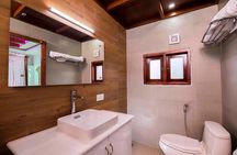 Private 3 Bedroom Luxury Houseboat Trip in Alleppy Backwaters