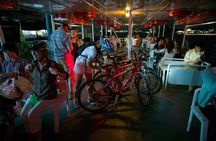 Bangkok: Night Bike Tour with Temples & Flower Market Visit