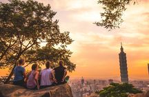 Keelung Shore Excursion: Xiangshan Hiking & Classic Taipei Culture Private Tour