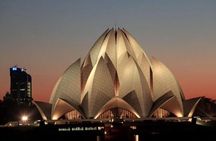 Private Spiritual Tour: Akshardham Temple, Lotus Temple & ISKCON in South Delhi 