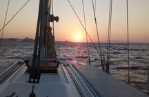Private sunset cruise with drinks and fruits 