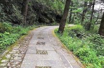 Private hiking tour to Cangshan Mountain from Dali