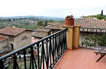 Private Authentic Dining Experience in a Tuscan Villa with Simona