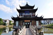 Private Shanghai Layover Tour to Zhaojialou Water Town with City Highlights