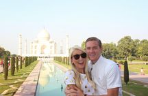 From Mumbai: Overnight Taj Mahal Tour with Flight & Hotel