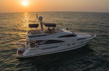Luxury Yacht Tour Around Palm Island 