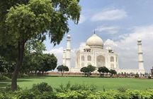 Taj Mahal Tour by Gatimaan Express Train With Lunch At 5 Star Hotel