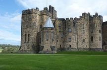 Alnwick Castle and the Viking Coast Full-Day Private Tour in a Premium Minivan