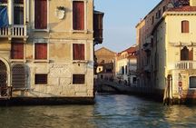 Private Venice walking tour plus Murano island lunch and glass factory visit