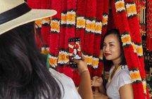 "Bangkok Walking Hopping Tour" show city’s historic sights are located.