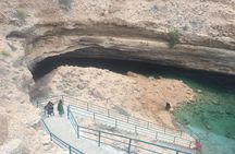 Muscat : Private trip to Wadi Shab for a full day with lunch