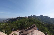 Bukhansan Mountain Private Hike with Lunch