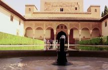 Alhambra Private/Small Group Tour & Nasrid Palaces Skip the Line